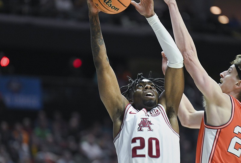Arkansas senior forward Kamani Johnson had 5 rebounds in 12 minutes during Thursday’s win over Illinois, including 4 on the offensive end. The Illini had 3 offensive rebounds as a team. More photos available at arkansasonline.com/317uiucua/.
(NWA Democrat-Gazette/Charlie Kaijo)