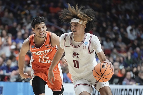 Arkansas' Anthony Black drives by Illinois's RJ Melendez during the second half of a first-round college basketball game in the NCAA Tournament on Thursday, March 16, 2023, in Des Moines, Iowa. (AP Photo/Morry Gash)