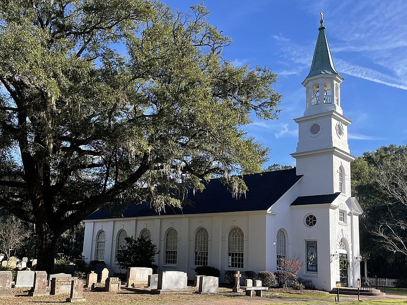 St. John’s Church on St. Johns Island in South Carolina belongs to the Episcopalians, the state supreme court ruled last year. A majority of its worshippers left and now worship at a nearby middle school.
(Arkansas Democrat-Gazette/Frank E. Lockwood)