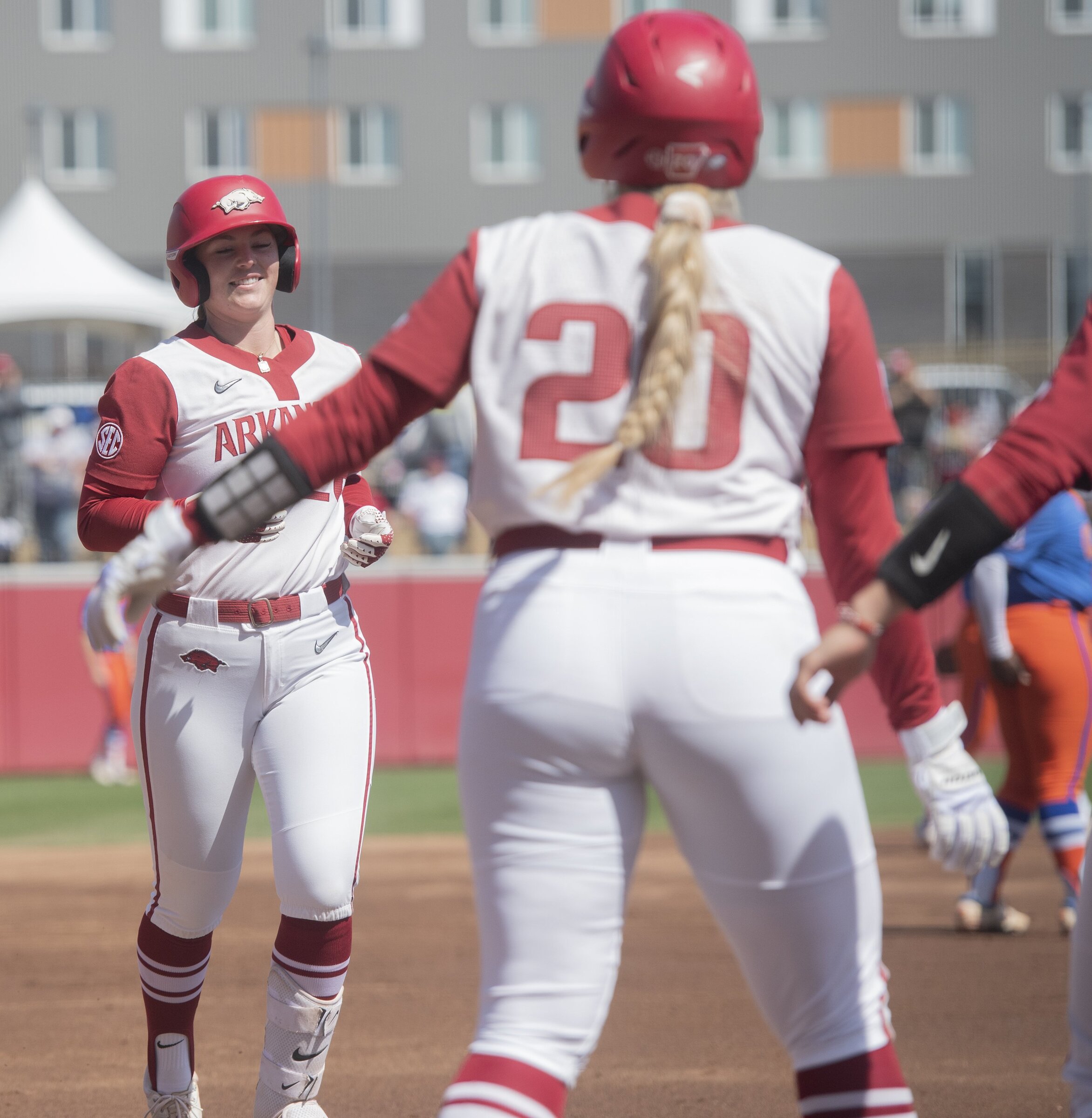 SOFTBALL: Hedgecock homers twice and Delce dominates Florida again in SEC series win Sunday - Vimarsana News