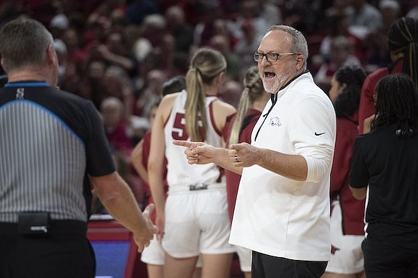 WholeHogSports - Arkansas players soak in live event