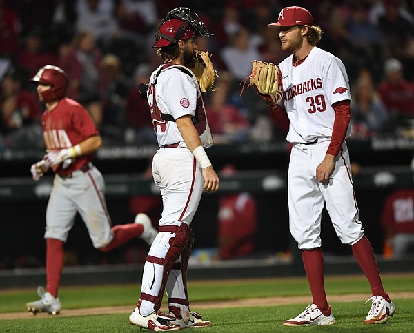Hit-happy Crimson Tide pummel slumping Hogs - Vimarsana News