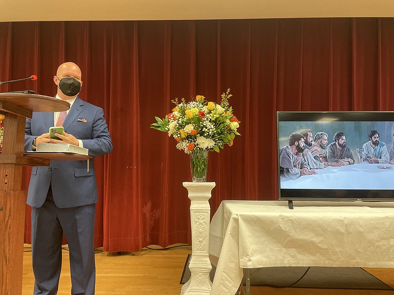 Doug Reeves, a Jehovah’s Witness congregation elder in southwest Little Rock, spoke during last year’s Memorial of Christ’s Death. A screen toward the front of the room featured an artist’s rendition of the Lord’s Evening Meal, also known as the Lord’s Supper.
(Arkansas Democrat-Gazette/Frank E. Lockwood)