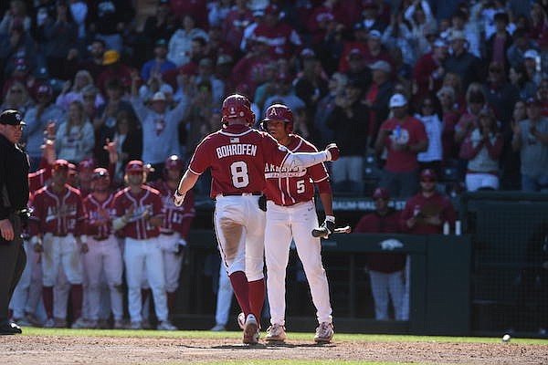 WholeHogSports - Arkansas beats Alabama to win series