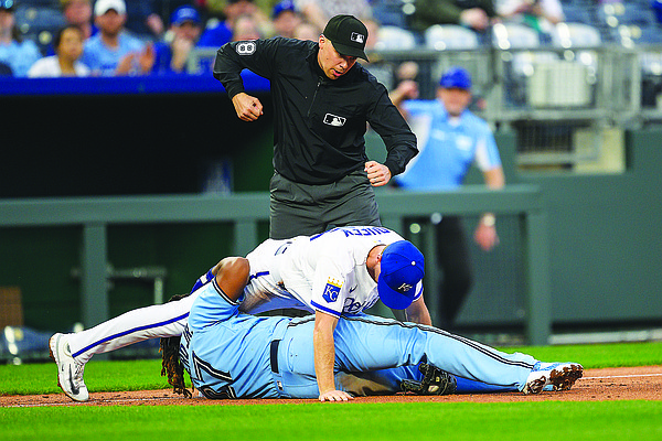 Toronto ends threegame skid in Whit Merrifields return to KC Toronto ends threegame skid in Whit Merrifields return to KC