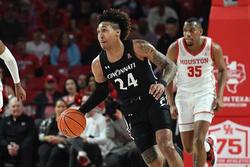 Cincinnati guard Jeremiah Davenport (24) drives down the court against Houston during the first half of an NCAA college basketball game Tuesday, March 1, 2022, in Houston. (AP Photo/Justin Rex)