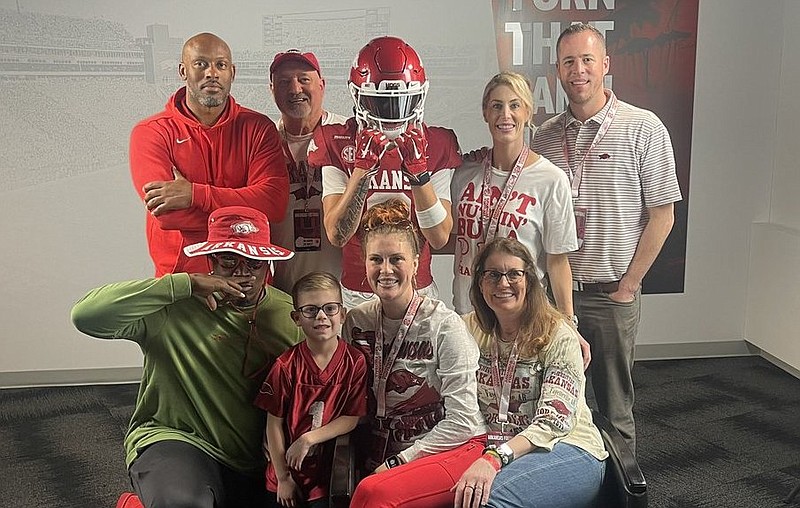 ’26 DB Tay Lockett and his family pose for a photo during his March 4 visit to Arkansas.