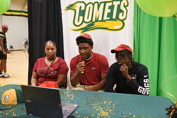 Comet Football announces 32 signees for 2023 recruiting class