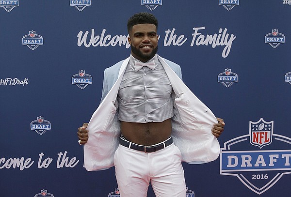 Free the abs: Ezekiel Elliott rocks crop top look on NFL draft red carpet -  The Washington Post