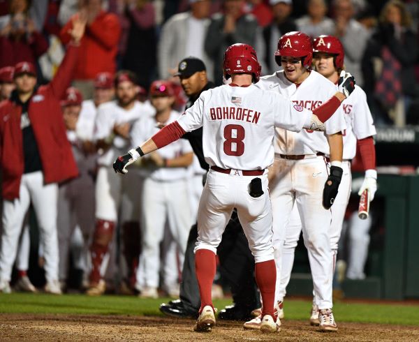 Hogs take down Aggies with 8th inning swing