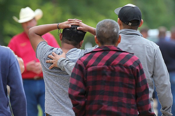 Texas suspect sought in killing of 5 of his neighbors - Vimarsana News