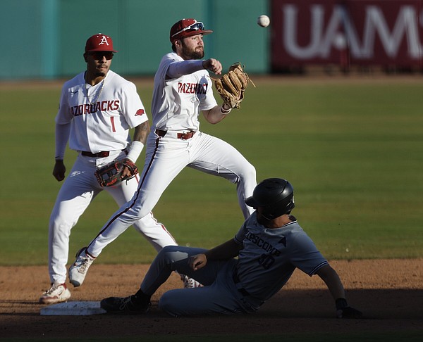 Rocky finish: Bisons give short-handed Hogs loss in NLR - Vimarsana News