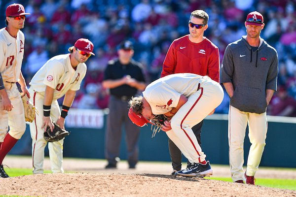 WholeHogSports - Hogs baseball team heads west for early test