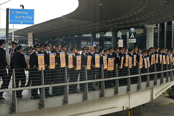 United pilots picket airports across US United pilots picket airports across US