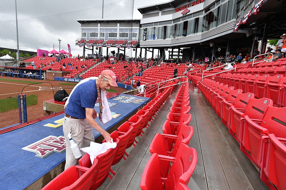 Alabama defeats host Arkansas, 32, in SEC Softball Tournament The