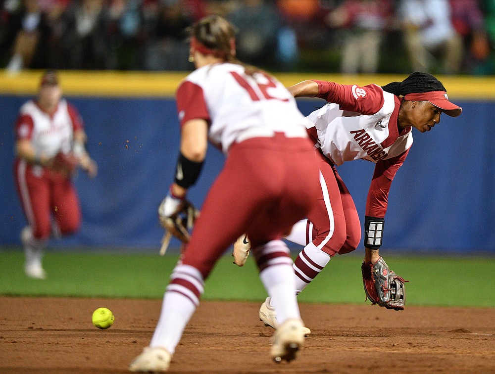 Alabama defeats host Arkansas, 32, in SEC Softball Tournament The