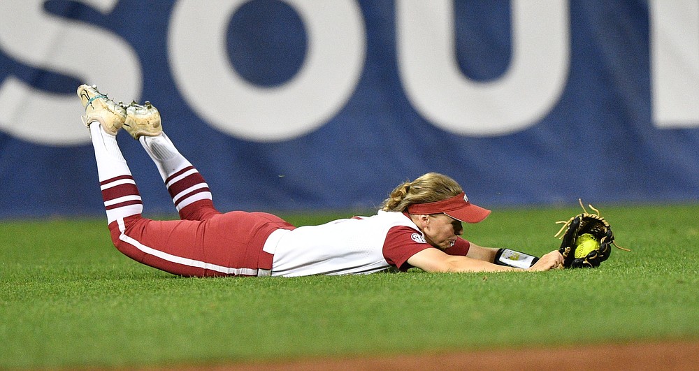 Alabama defeats host Arkansas, 32, in SEC Softball Tournament The