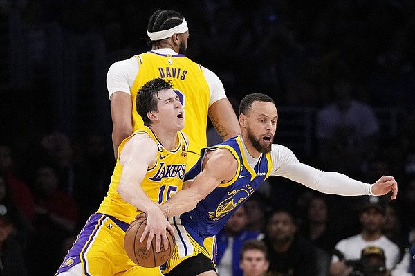 James Davis lead Lakers back to conference finals James Davis lead Lakers back to conference finals