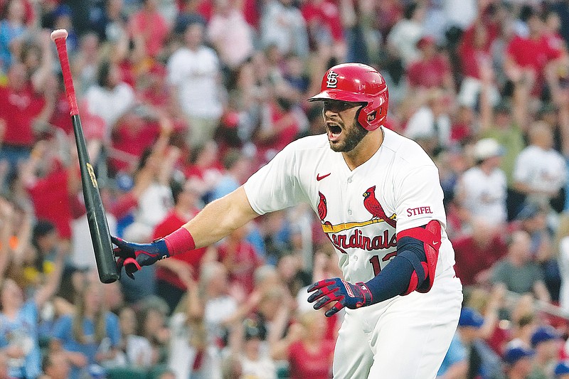 Cardinals hit 7 home runs to power past Dodges 16-8