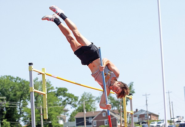 St. Elizabeth's Wright rebounds from disappointment to win Class 1 boys pole vault state championship - Vimarsana News
