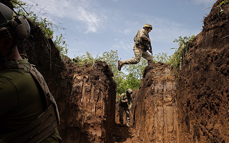 Ukrainian soldiers dig defensive trenches Wednesday near Kostyantynivka in the Donetsk region of eastern Ukraine. Bakhmut lies in the same province.
(The New York Times/Tyler Hicks)