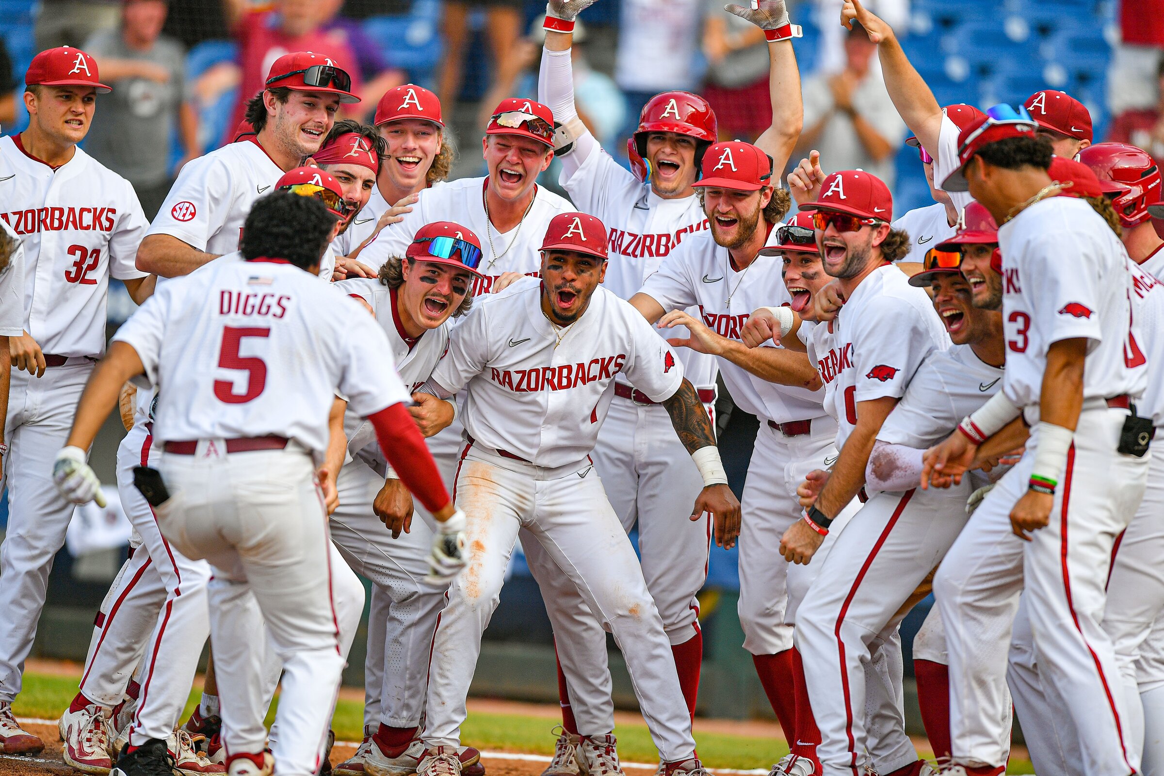 Diggs delivers: HR in 11th sends Razorbacks over Aggies - Vimarsana News