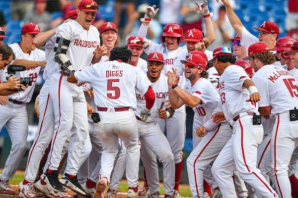 Freshman Bats Lead No. 6 Vanderbilt Past No. 3 Texas A&M 6-5 at