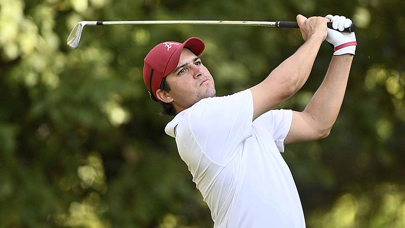 In his two years with the Arkansas golf program. Mateo Fernandez de Olivaira (above) has been an integral part of the senior leadership. That leadershhip began when Julian Perico, who was a freshman in 2019, led Arkansas to the SEC Championship that year.
(AP file photo)