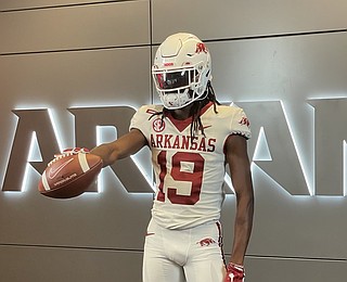 daz football helmet Speedy 2023 WR commits to Arkansas | The Arkansas Democrat-Gazette
