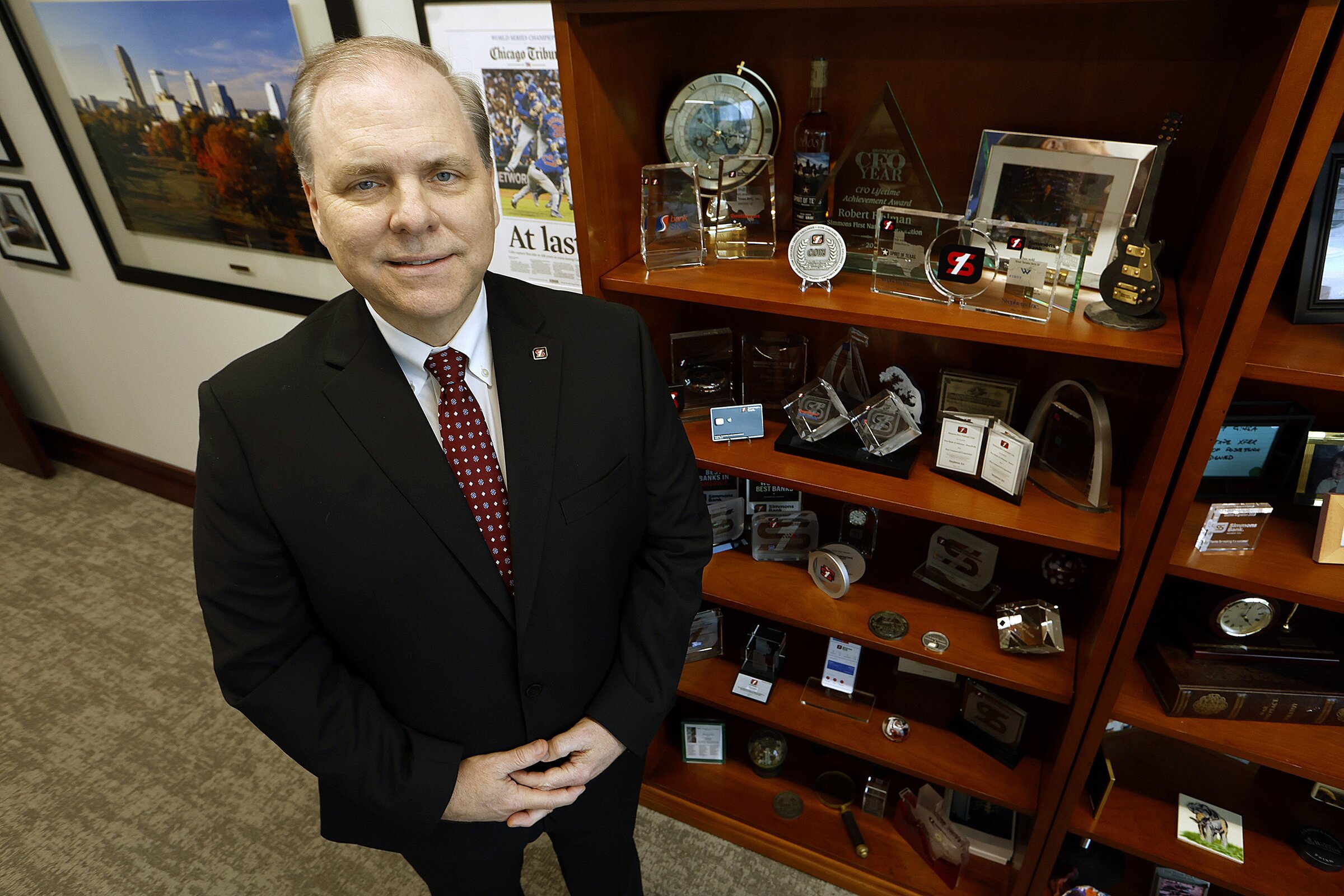 CEO of Simmons announces retirement