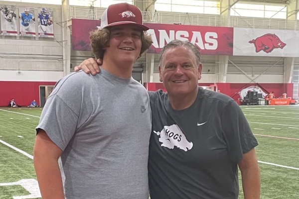 WholeHogSports - Vaughn, '18 national player of the year, staying