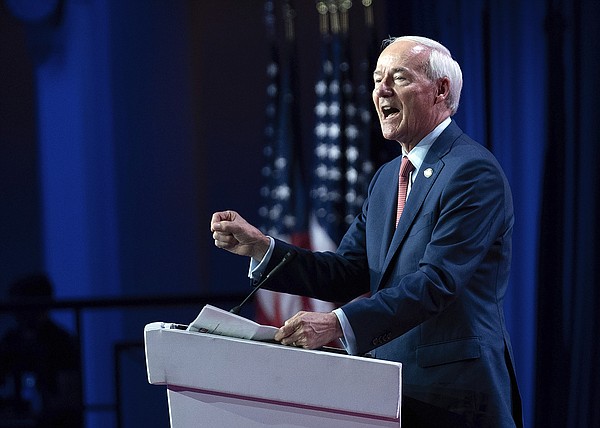 Hutchinson appears alongside presidential rivals at Washington, D.C., event