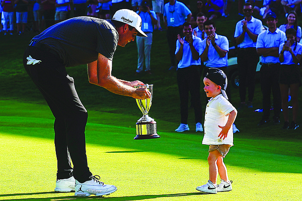 Bradley breaks tourney record in winning Travelers title - Vimarsana News