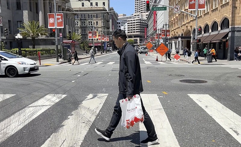 Andy Fang, DoorDash’s co-founder and chief technology officer, picks up and delivers food orders to customers in downtown San Francisco.
(AP/Terry Chea)