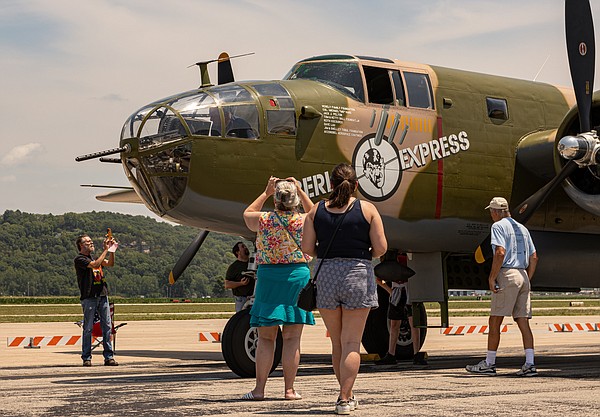 Flying Back In Time; WWII Bomber Flies Passengers Out Of JC Airport ...