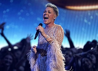 From human ashes to cellphones, what's going on with concert fans ...