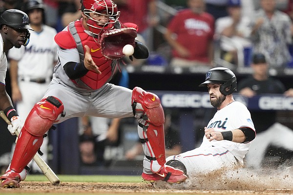 Fortes' go-ahead single leads 7th inning rally to lift Marlins past Cardinals, 5-4 - Vimarsana News