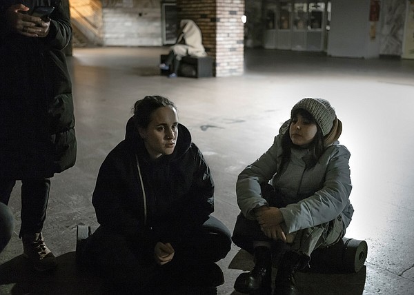 Ukrainians discuss life in war zone - Vimarsana News