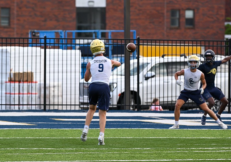 PREP FOOTBALL Heritage Hall claims Southwest Elite championship with