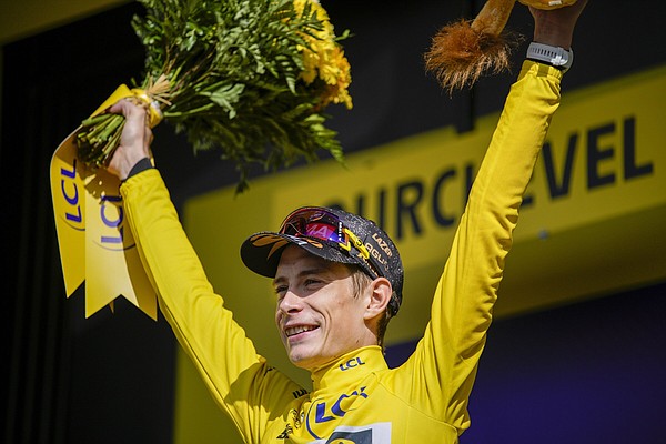 Defending champ masters Alps, builds lead - Vimarsana News