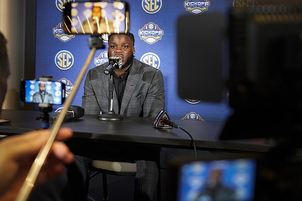 Dynamic duo: Raheim 'Rocket' Sanders, KJ Jefferson carry star power for Hogs - Vimarsana News