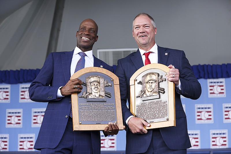 Rolen credits family, upbringing at Hall of Fame induction