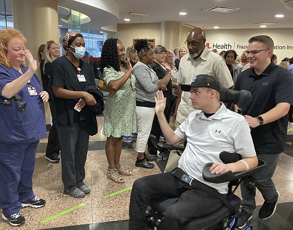 Police officer reaches milestone in recovery from critical wounds in Louisville bank shooting - Vimarsana News