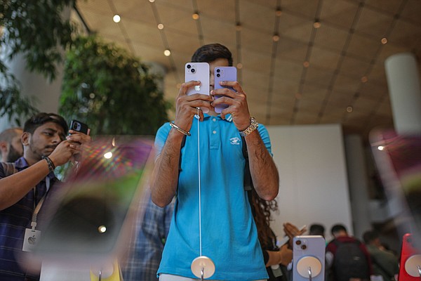 Apple's sales decline for 3rd quarter in row - Vimarsana News