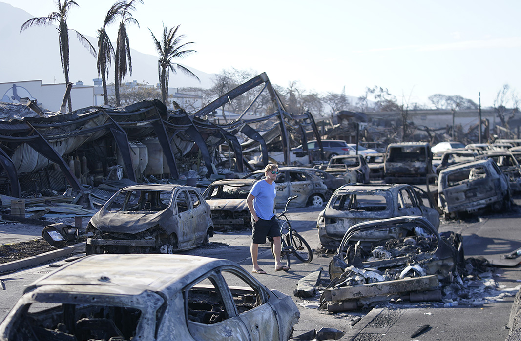 Hawaiians return home to fire's ruins - Vimarsana News