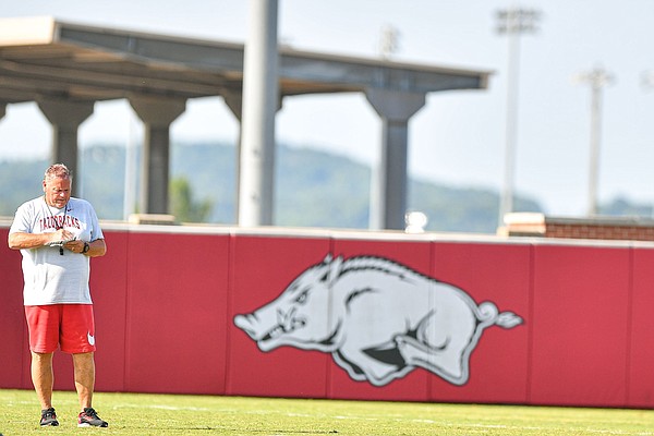 U of Arkansas Asks Candidate to Stop Using 'Razorback'