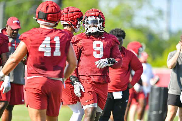 Chess, not checkers: Hogs' new-look D-Line brings versatility, depth