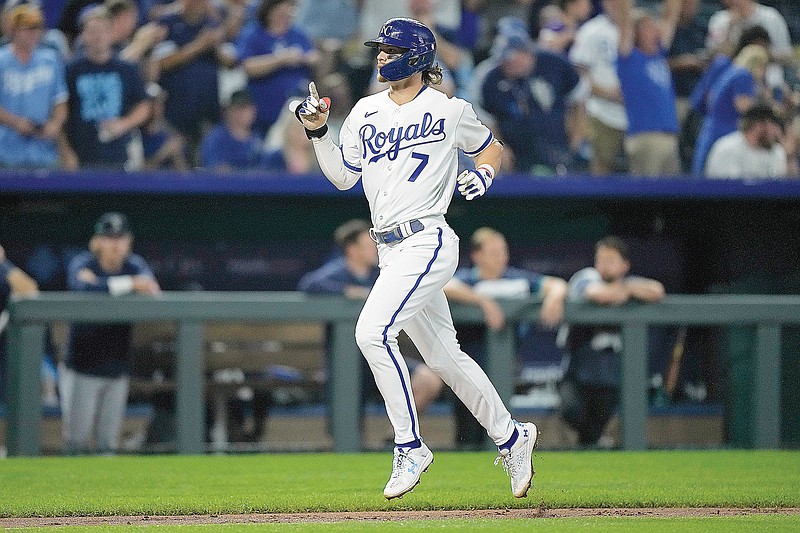 France's 10th-inning single lifts Mariners over Royals 10-8 after blown  7-run lead