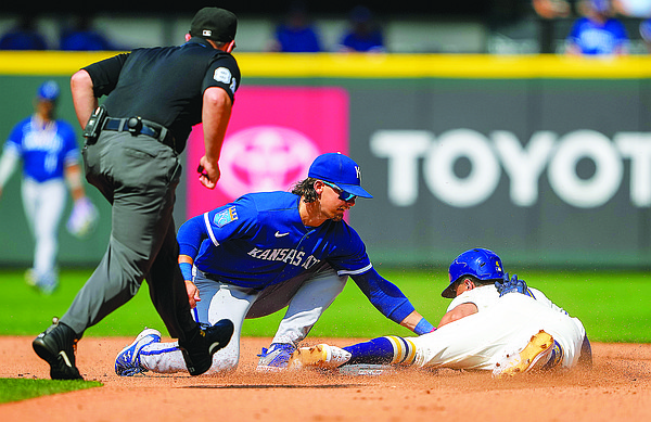 Mariners take division lead with win against Royals Mariners take division lead with win against Royals