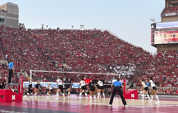 Nebraska volleyball stadium event draws 92,003, sets women's world attendance record - Vimarsana News